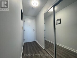 36-2036 Lee Centre Dr in Toronto, ON - Building Photo - Building Photo