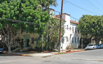 802 N Sweetzer Ave in Los Angeles, CA - Building Photo - Building Photo