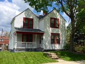 64 E Dodridge St in Columbus, OH - Building Photo