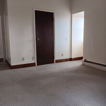 2214 Auburn Ave, Unit 3 in Cincinnati, OH - Foto de edificio - Building Photo