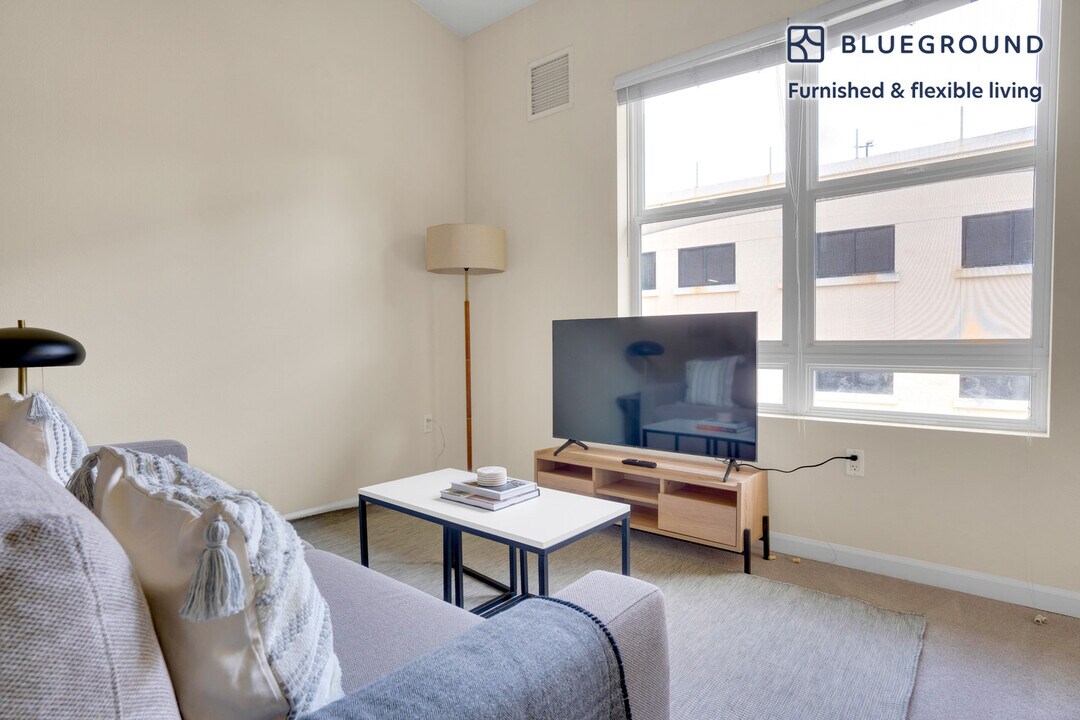853 Commodore Dr in San Bruno, CA - Building Photo