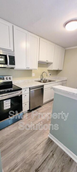 5733 Bramblegate Rd in Greensboro, NC - Foto de edificio