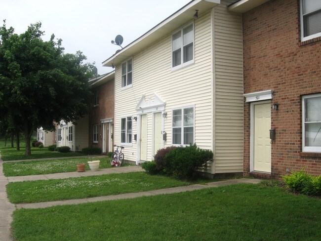 Brockwood Townhouses in Vincennes, IN - Building Photo - Building Photo