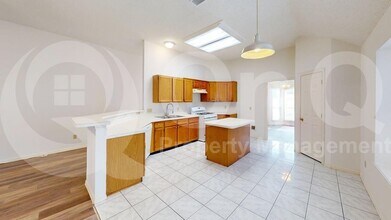 733 Rockett Ln in Cedar Hill, TX - Foto de edificio - Building Photo