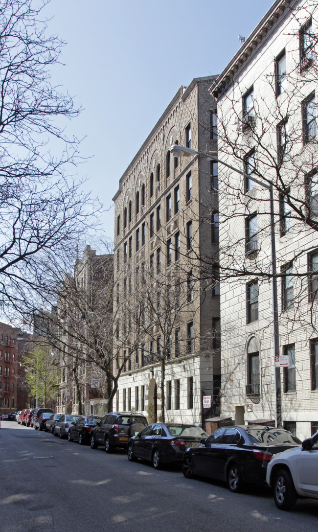 134 Haven Ave in New York, NY - Building Photo - Building Photo