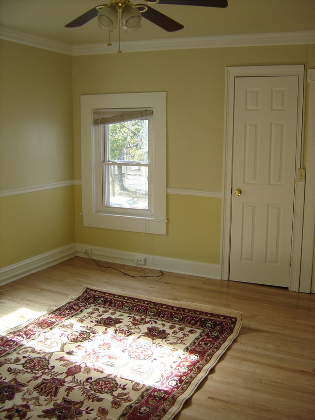 124 College Pl, Unit 4 in Ypsilanti, MI - Foto de edificio - Building Photo
