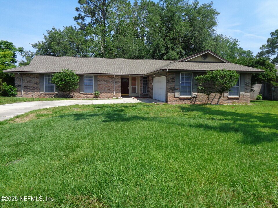 812 Maplewood Ln in Orange Park, FL - Building Photo