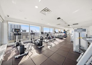 6171 N Sheridan Rd, Unit 1712 in Chicago, IL - Building Photo - Building Photo