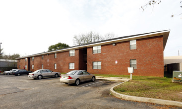 MLK Manor Apartments in Mobile, AL - Foto de edificio - Building Photo