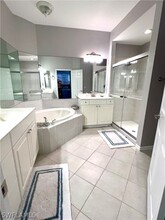 13619 Gulfbreeze St in Ft. Myers, FL - Foto de edificio - Building Photo