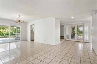 2727 Island View Dr in Newport Beach, CA - Building Photo - Building Photo
