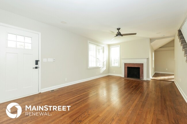 307 W Due West Ave in Nashville, TN - Foto de edificio - Building Photo