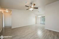 122 NE 20th Pl in Cape Coral, FL - Foto de edificio - Building Photo