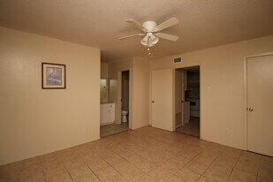 612-620 E Hibiscus Ave in McAllen, TX - Building Photo