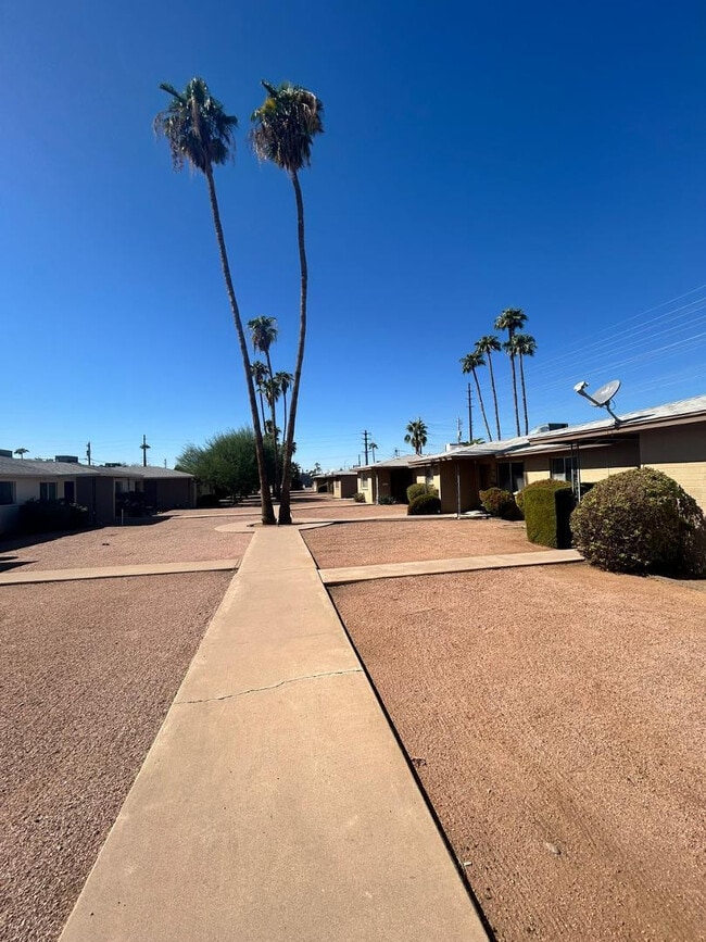 5233 E University Dr in Mesa, AZ - Building Photo - Building Photo