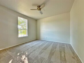 1637 Megan Creek Dr in Little Elm, TX - Foto de edificio - Building Photo