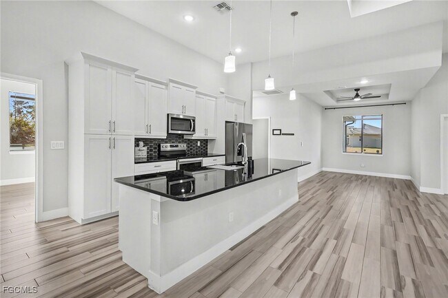 239 SE 11th Terrace in Cape Coral, FL - Building Photo - Building Photo