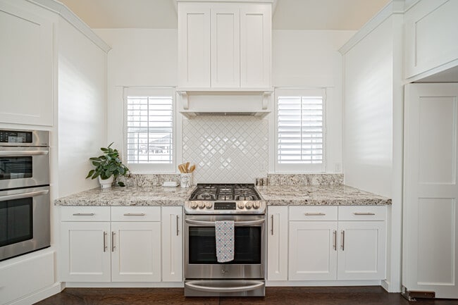 949 Greenwillow Ln in Ammon, ID - Building Photo - Building Photo