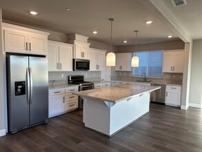 3040 Vaughn Way, Unit 1 in Roseville, CA - Building Photo - Building Photo