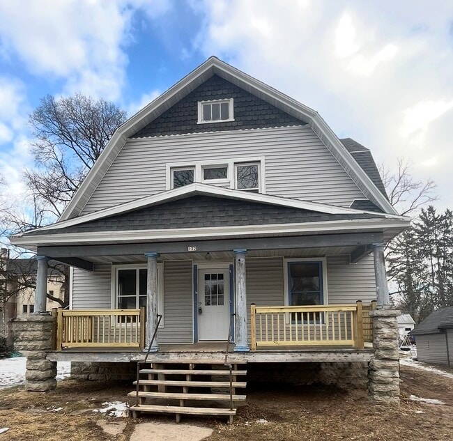 property at 122 Leffert St