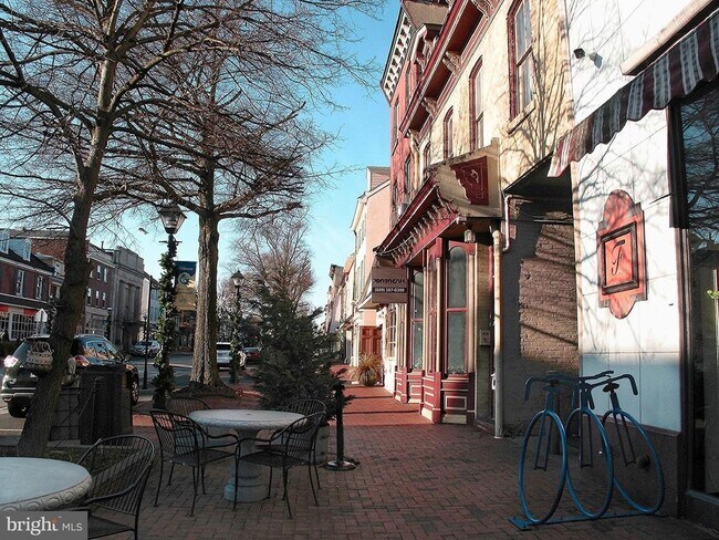 347 High St in Burlington, NJ - Building Photo - Building Photo