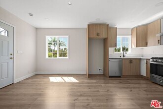 21007 Saticoy St in Los Angeles, CA - Building Photo - Building Photo