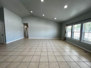 8000 Westbrook Ave in Yakima, WA - Building Photo - Building Photo