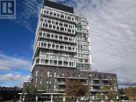 150 Fairview Mall Dr in Toronto, ON - Building Photo