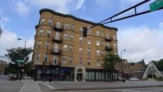 36 S Ashland Ave, Unit 303 in Chicago, IL - Building Photo
