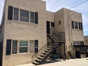 2721 S Denison Ave in San Pedro, CA - Foto de edificio - Building Photo