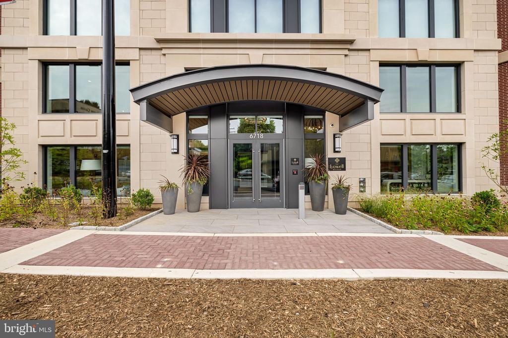 6718 Lowell Ave in McLean, VA - Foto de edificio