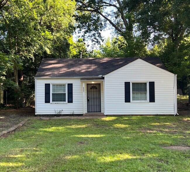 property at 2521 Chestnut St
