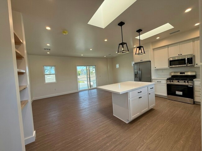 1809 Lake St in Huntington Beach, CA - Building Photo - Building Photo