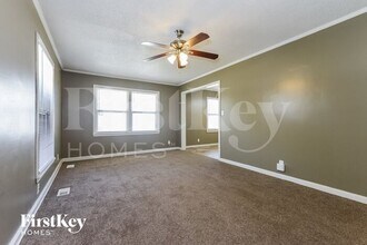 7620 Sni a Bar Rd in Kansas City, MO - Building Photo - Building Photo