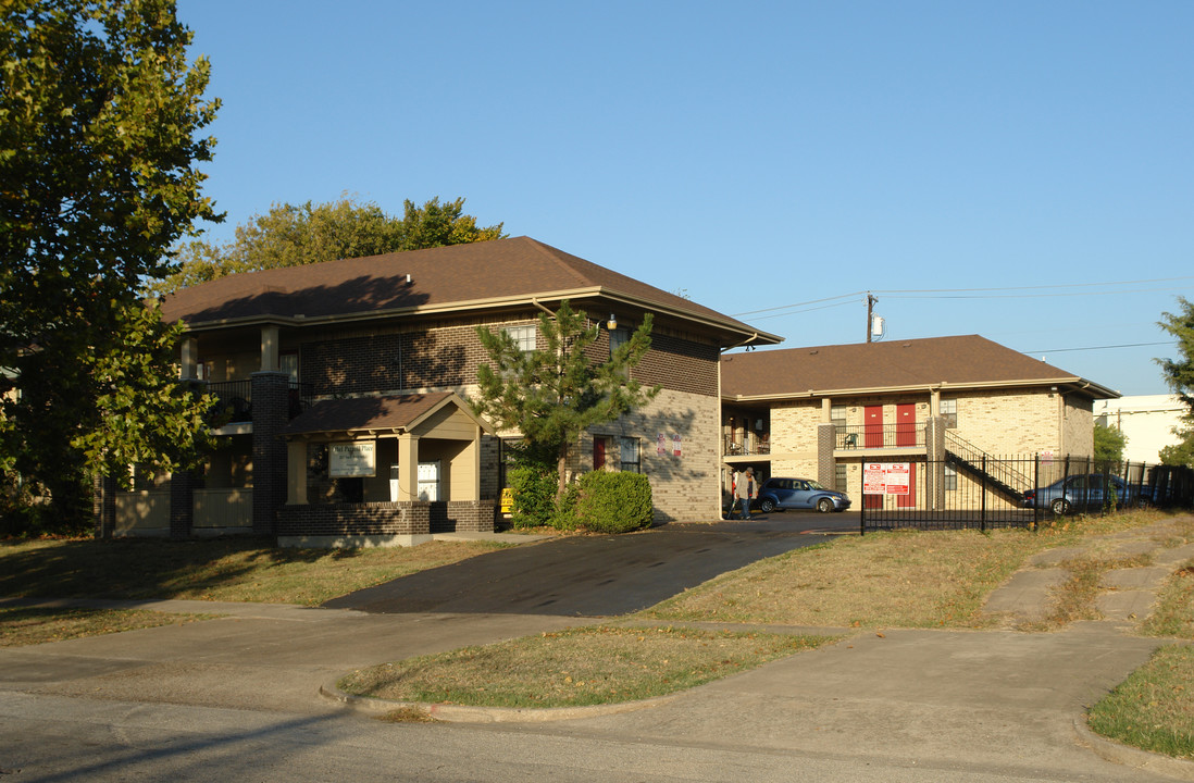 Ethel Parnell Place in Dallas, TX - Building Photo