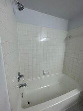 4572 Commander Dr in Orlando, FL - Building Photo - Building Photo