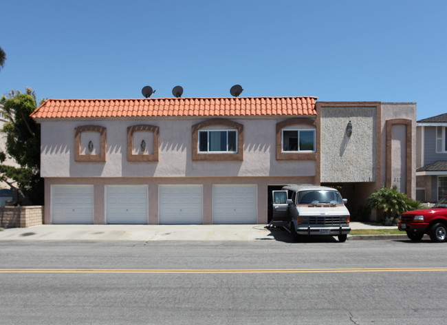 312 10th St in Huntington Beach, CA - Building Photo - Building Photo