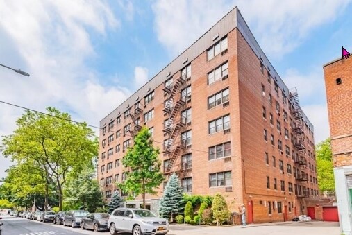 3115-3129 51st St in Woodside, NY - Building Photo