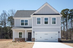 3362 Skyland Dr in Loganville, GA - Building Photo