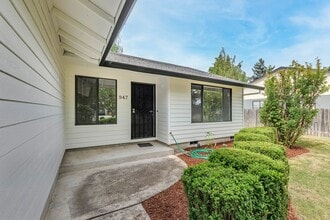 947 S 2nd Ave in Cornelius, OR - Building Photo - Building Photo