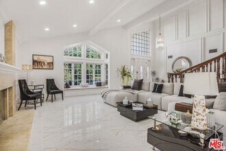 6111 County Oak Rd in Los Angeles, CA - Building Photo - Building Photo