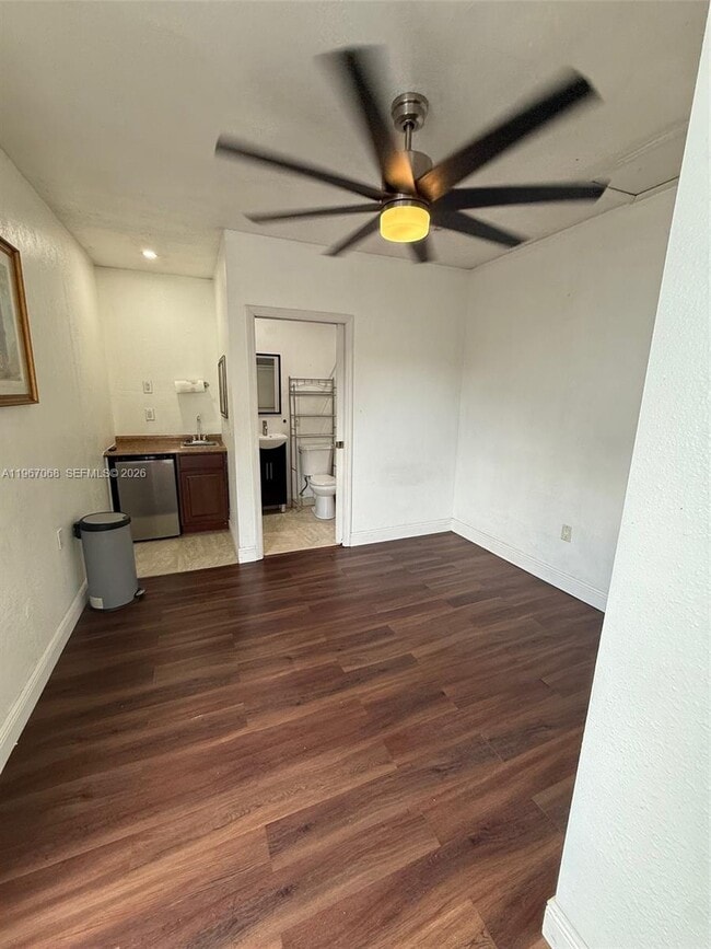 13030 SW 80th St in Miami, FL - Building Photo - Building Photo