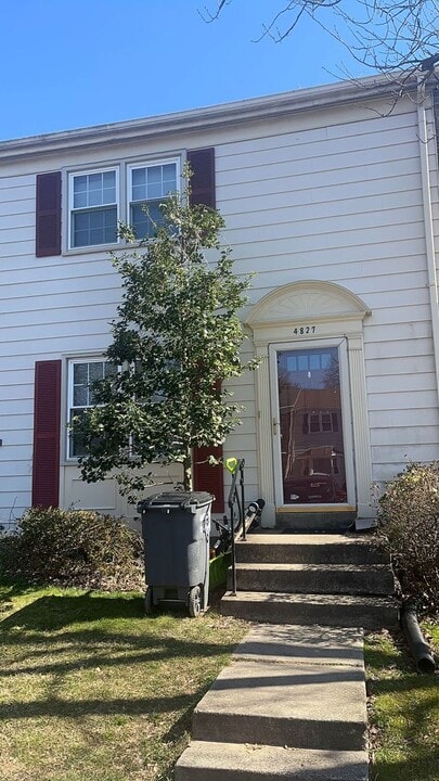 4827 Nash Dr in Fairfax, VA - Building Photo