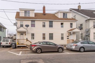 10-12 Central St in Pembroke, NH - Building Photo - Building Photo