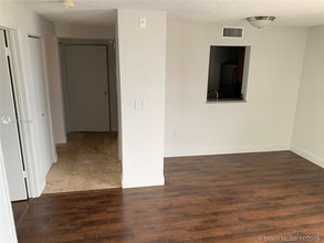 1740 NW N River Dr, Unit 227 in Miami, FL - Building Photo - Building Photo