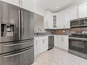 9032 NW 54th St in Sunrise, FL - Building Photo - Building Photo