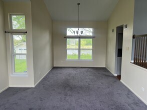 437 S Orchard Dr in Bolingbrook, IL - Building Photo - Building Photo