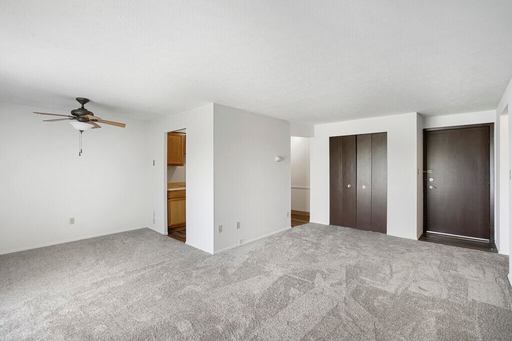 Surfside Towers Apartments in Eastlake, OH