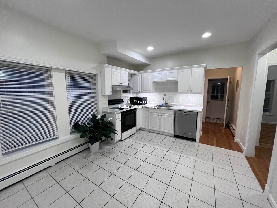 15 Playstead Rd, Unit 1 in Malden, MA - Foto de edificio