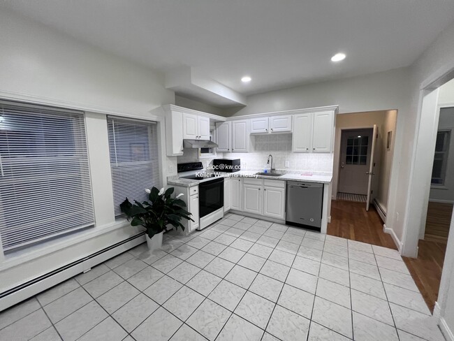 15 Playstead Rd, Unit 1